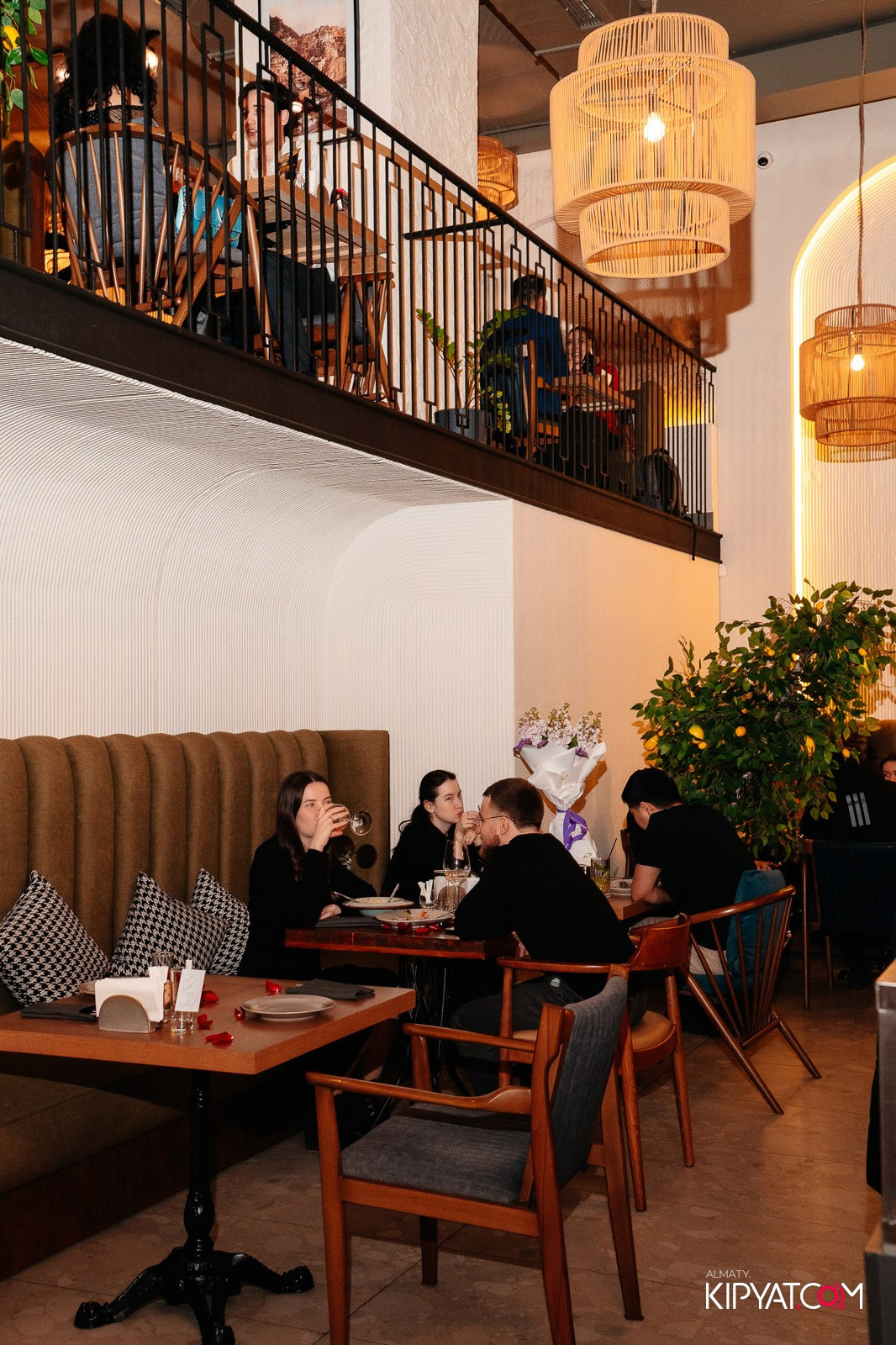 ДЕНЬ СВ.ВАЛЕНТИНА В РЕСТОРАНЕ AMICI. КИПЯТКОМ АЛМАТЫ!