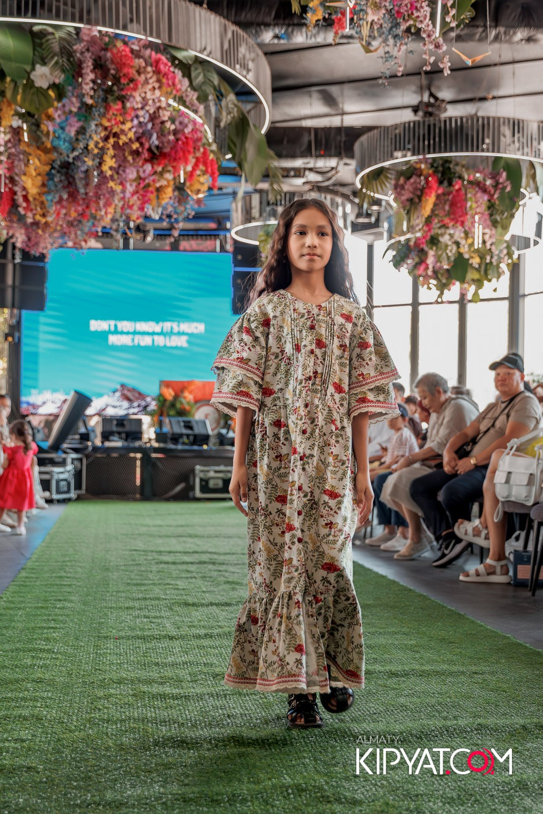 PROM KIDS FASHION SHOW. КИПЯТКОМ АЛМАТЫ!