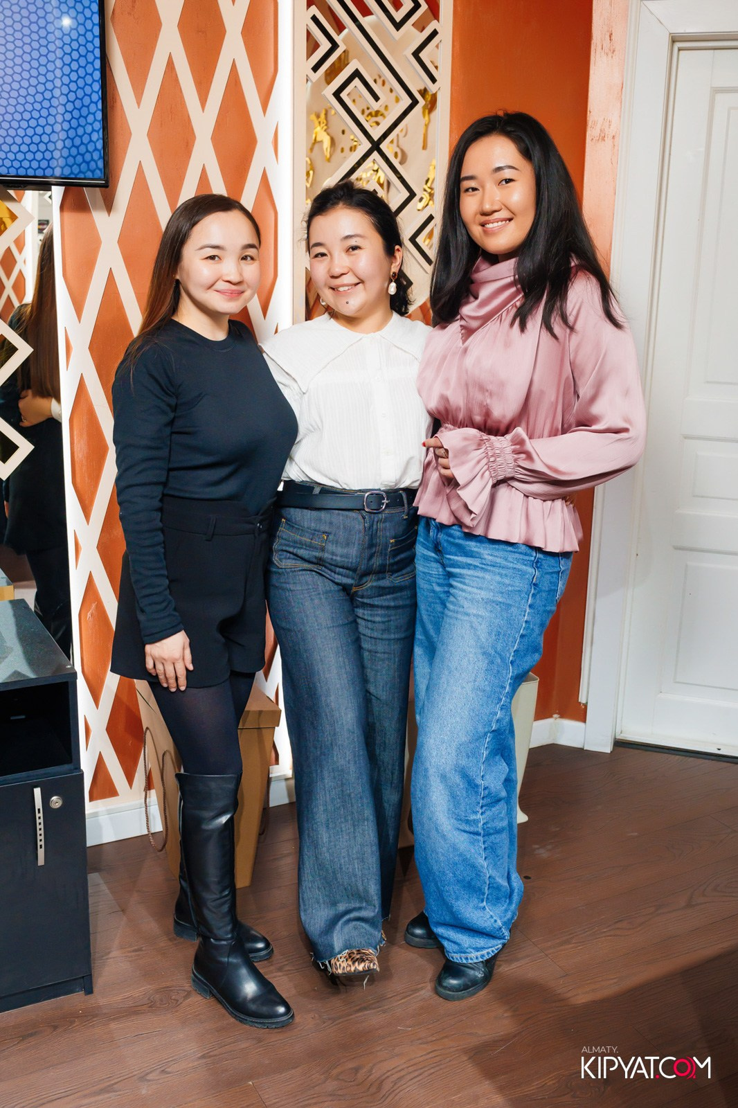 УХО И МЕДВЕДЬ НА ГАГАРИНА. КИПЯТКОМ АЛМАТЫ!