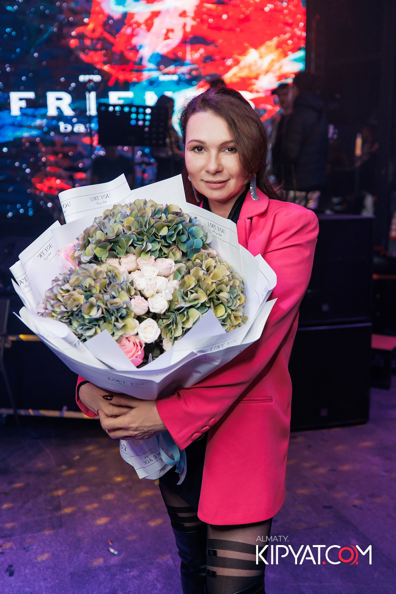 FRIENDS BAR & TERRACE. КИПЯТКОМ АЛМАТЫ!