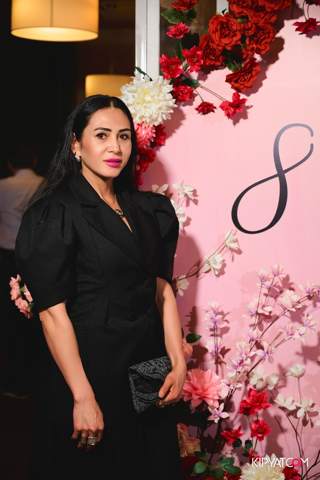 ГРУЗИНСКИЙ ДВОР НА КАБАНБАЙ БАТЫРА. КИПЯТКОМ АЛМАТЫ!