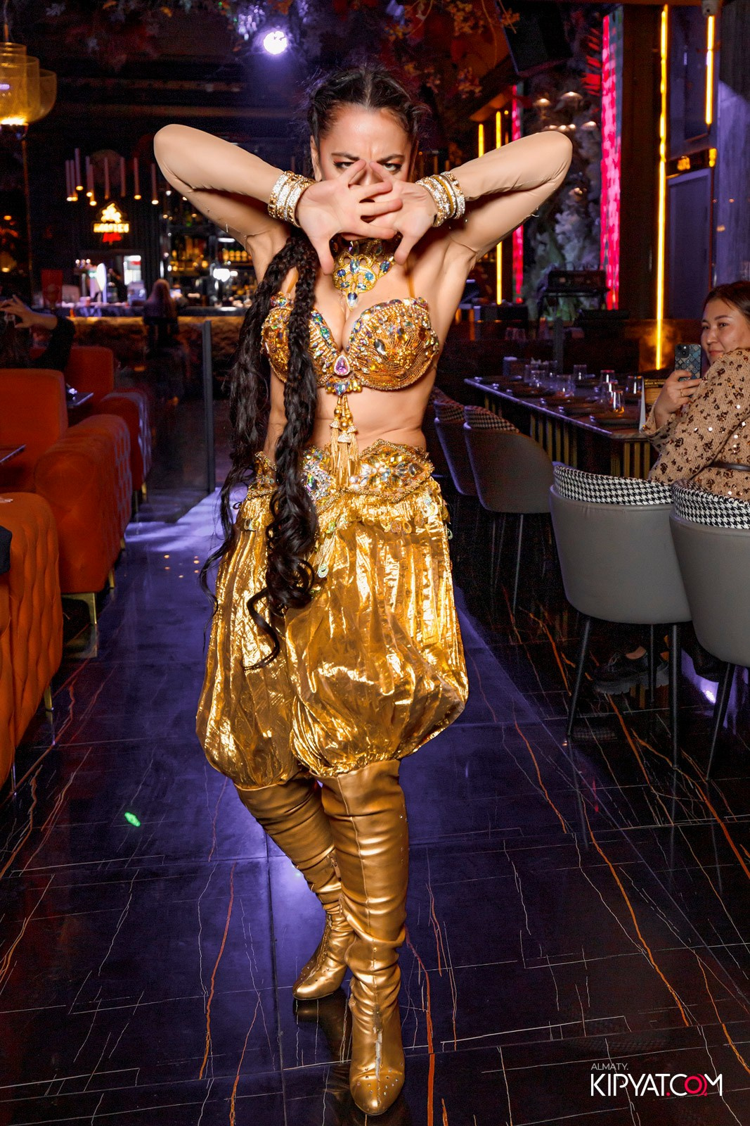 БАР ПАНАЕХАЛИ НА ДОСТЫК. КИПЯТКОМ АЛМАТЫ! Фотосъемка мероприятий в Алматы