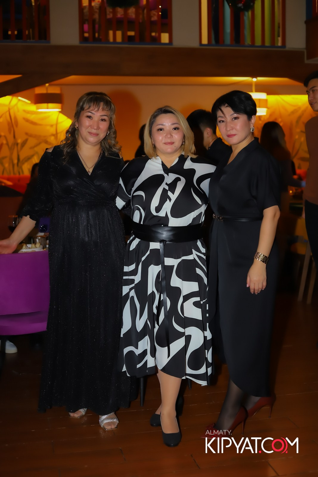 ГРУЗИНСКИЙ ДВОР НА КАБАНБАЙ БАТЫРА. КИПЯТКОМ АЛМАТЫ!