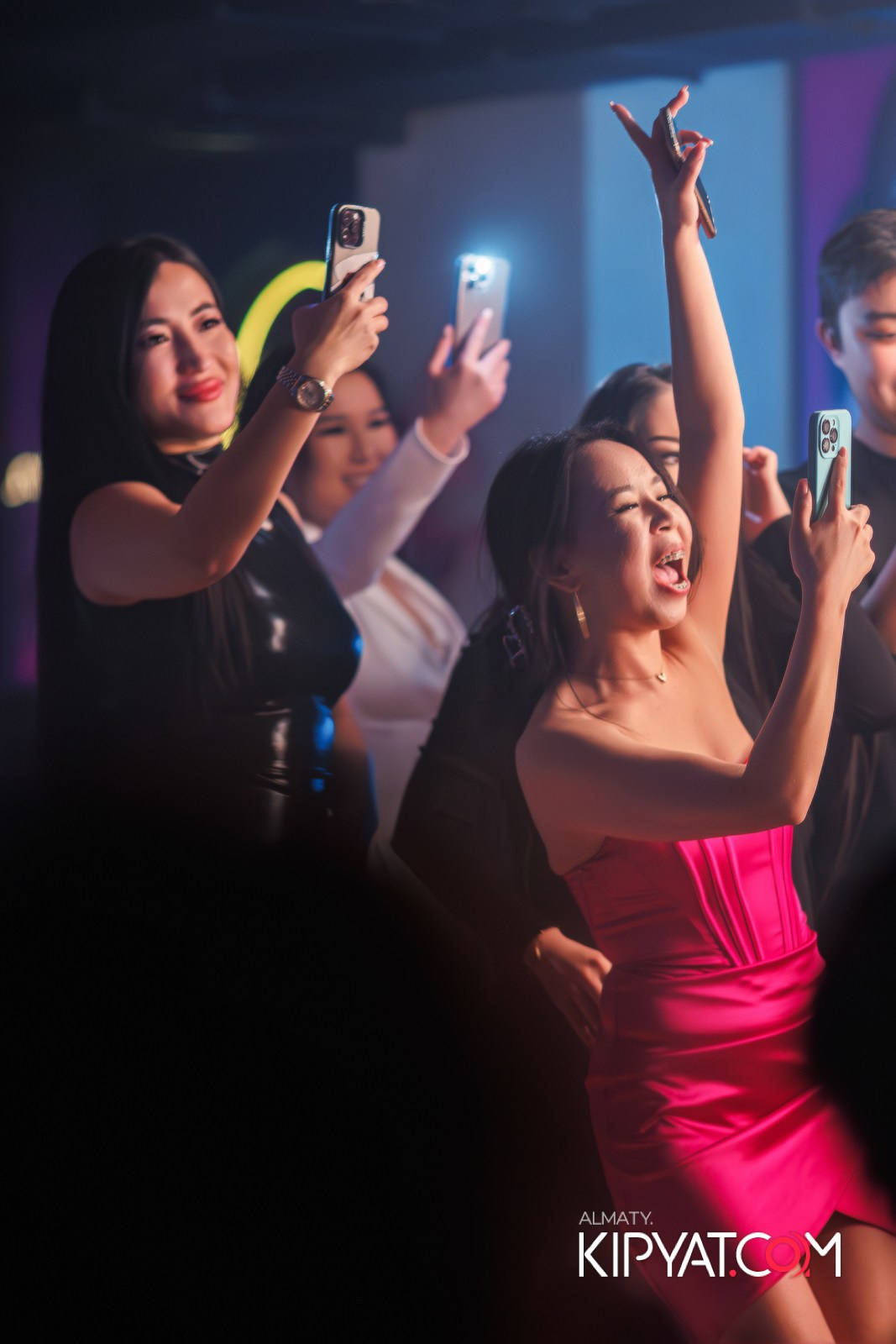 SANTA BARBARA — ПИТ ДЖЕЙСОН (ГР. ПРЕМЬЕР-МИНИСТР) И ИЛЬЯ ЗУДИН (ГР. ДИНАМИТ) НА ПРЕДНОВОГОДНЕЙ ВЕЧЕРИНКЕ. КИПЯТКОМ АЛМАТЫ!