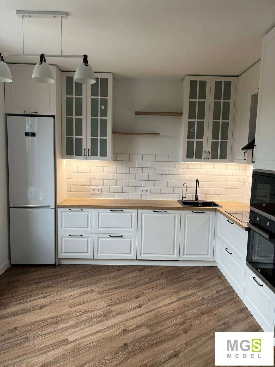 Кухня под заказ по размерам заказчика в белом цвете