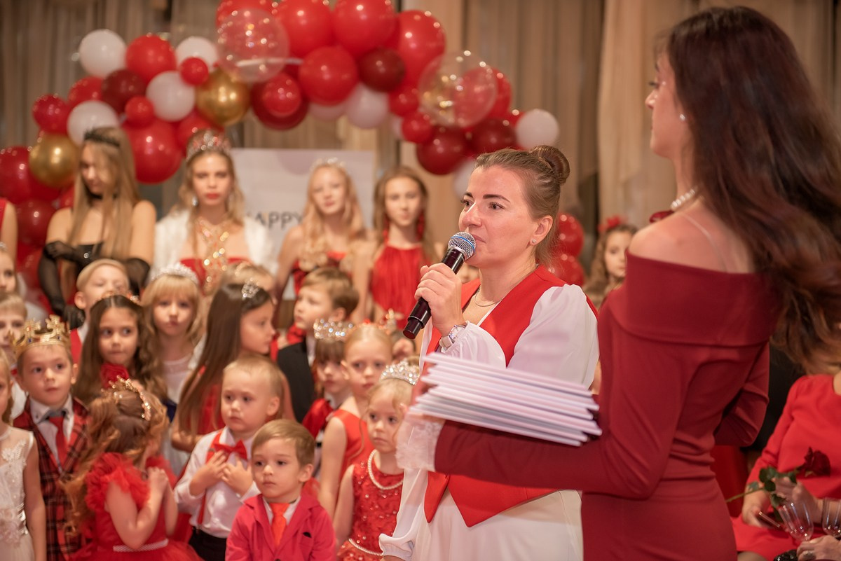 Выпускной в детской школе моделей HAPPYkids 2024. Семейный и коммерческий фотограф в Сочи Александр Бодунов