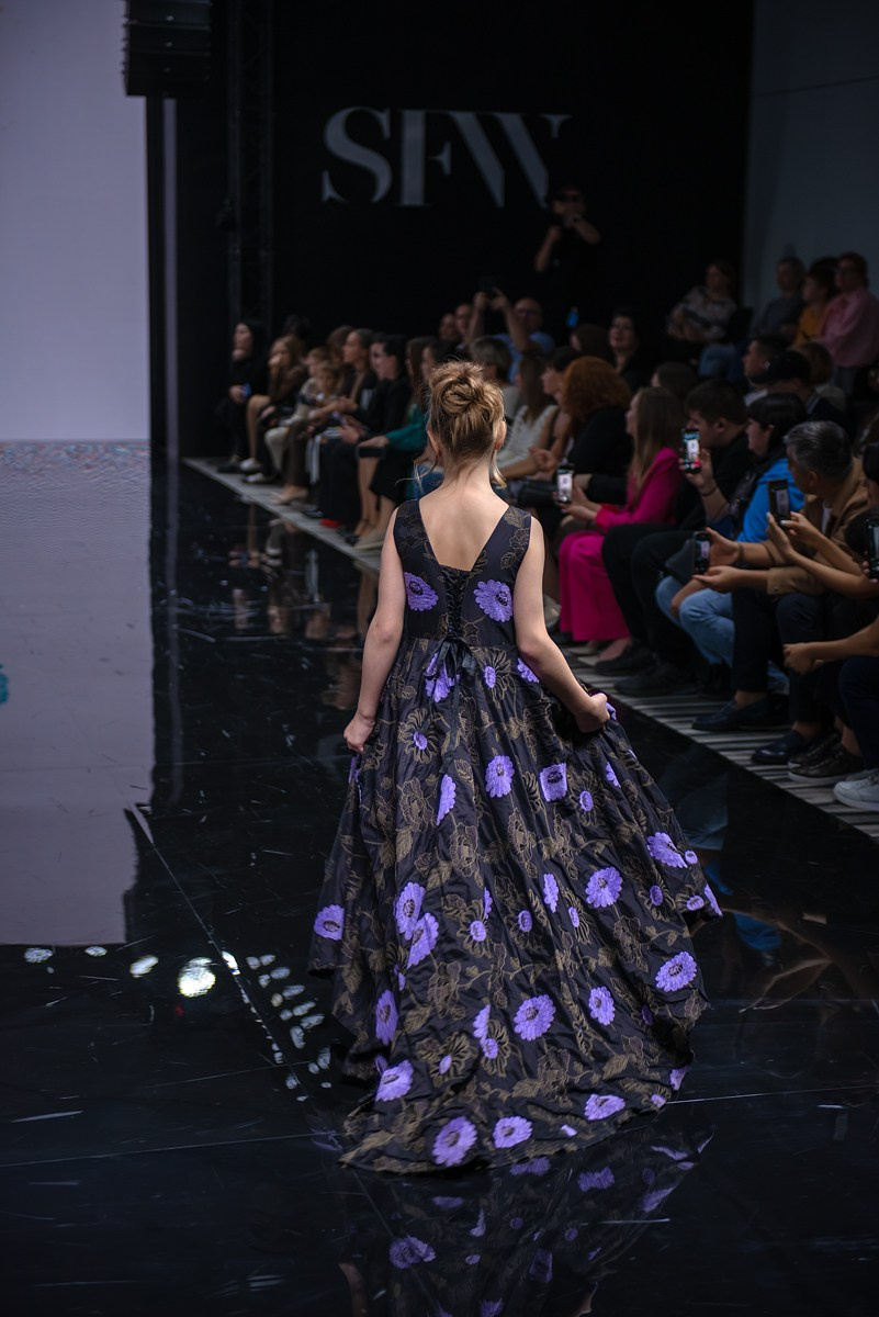 SochiFashionWeek2024 дизайнер Юлия Крылова. Семейный и коммерческий фотограф в Сочи Александр Бодунов