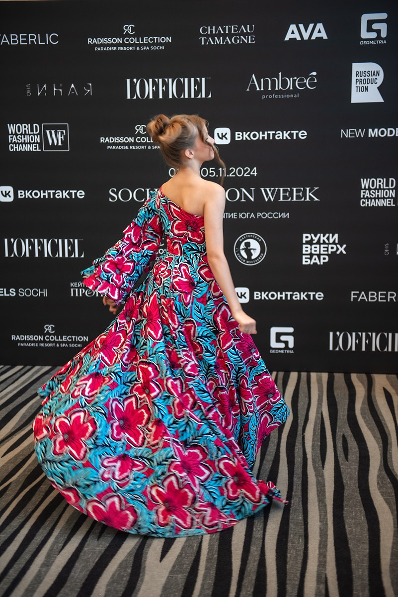 SochiFashionWeek2024 дизайнер Юлия Крылова. Семейный и коммерческий фотограф в Сочи Александр Бодунов