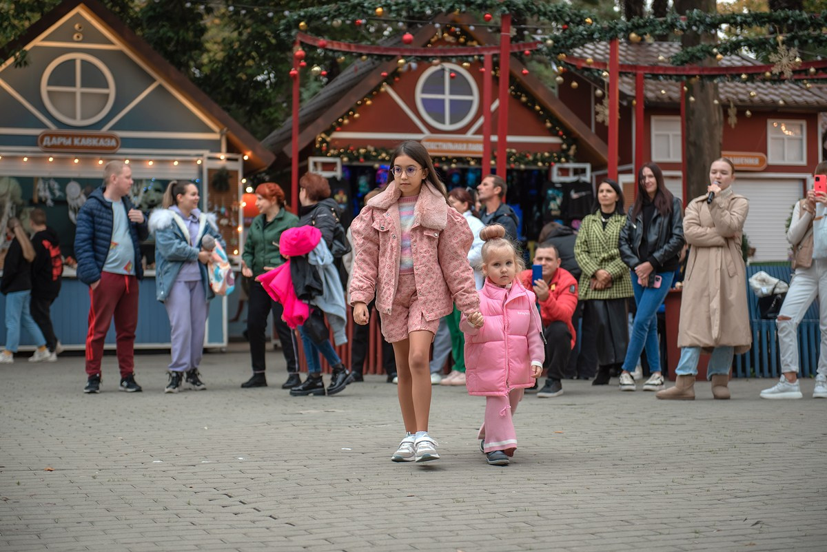 Парк Ривьера дефиле HAPPYkids. Семейный и коммерческий фотограф в Сочи Александр Бодунов