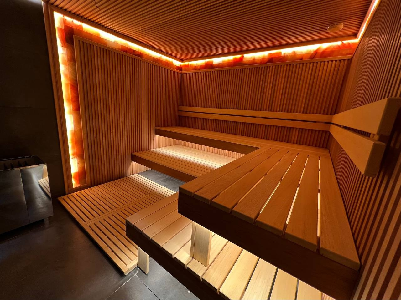 Травяная сауна в общей Спа-зоне клиники. Выполняет индивидуальные задачи, по этому добавлено большое количество гималайской соли и автополив. SaunaTopMasters