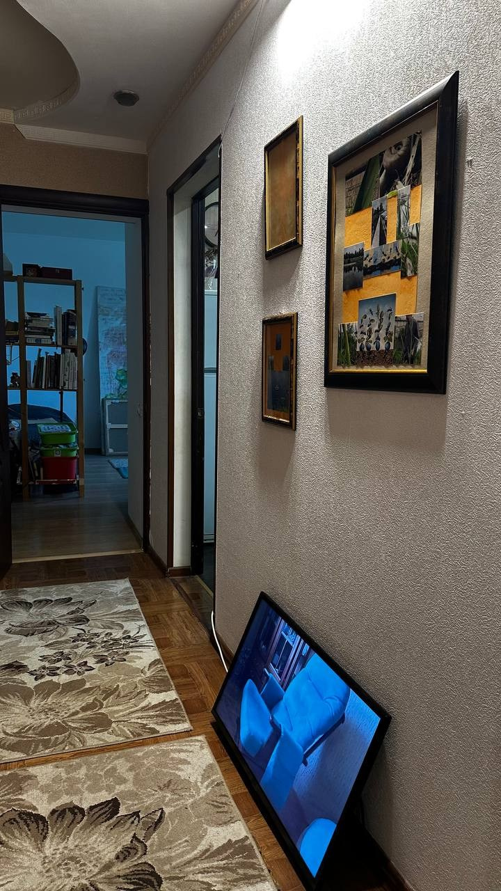 Один дома. Художник Олег Семёновых