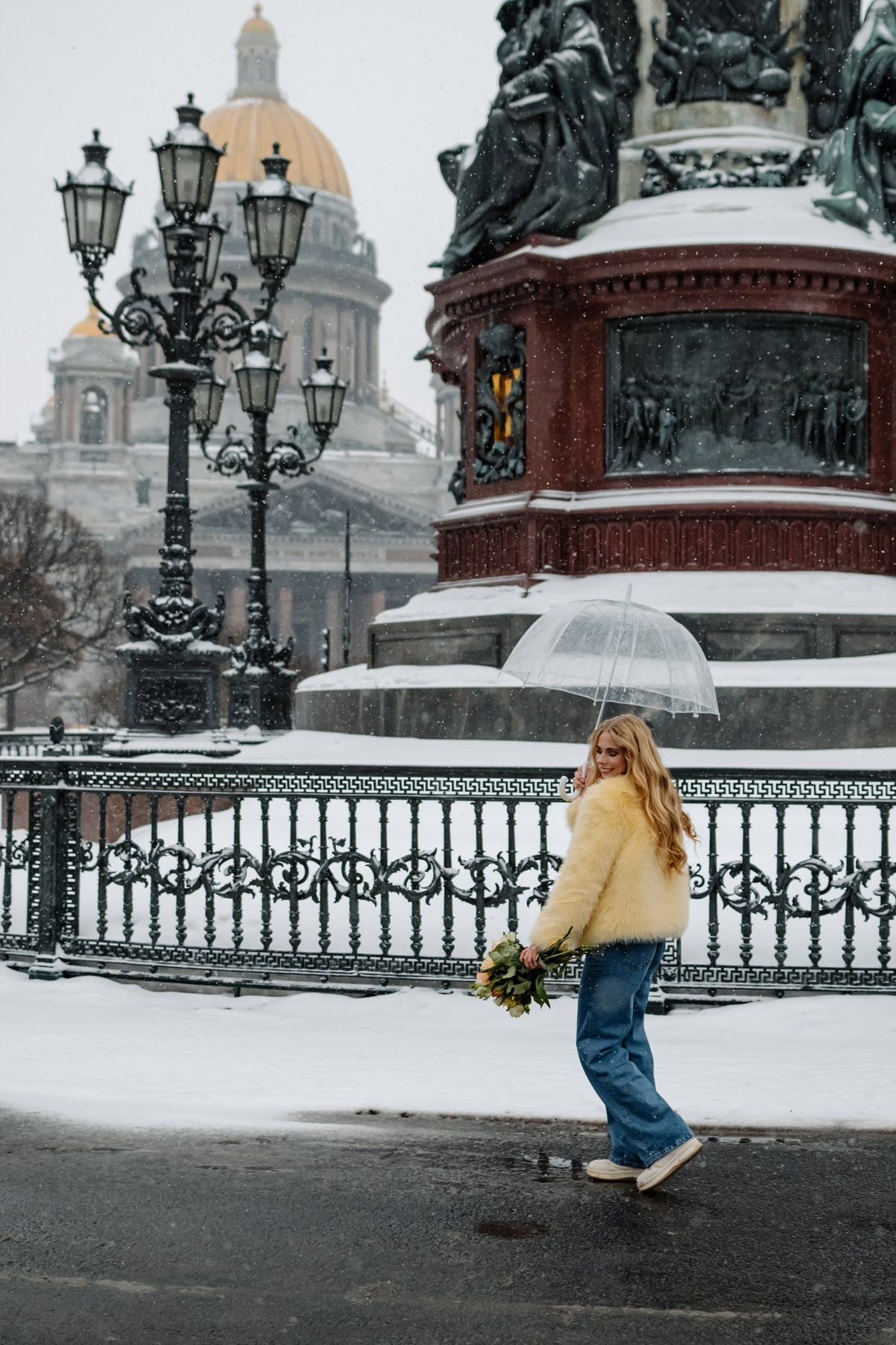 Фотосессия девушки зимой у Исаакиевского собора. Свадебный и семейный фотограф в Санкт-Петербурге (Спб) Елена Худякова