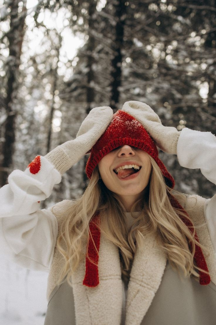 Зимняя с варежками. Александра Мельниченко/ Бегающий фотограф