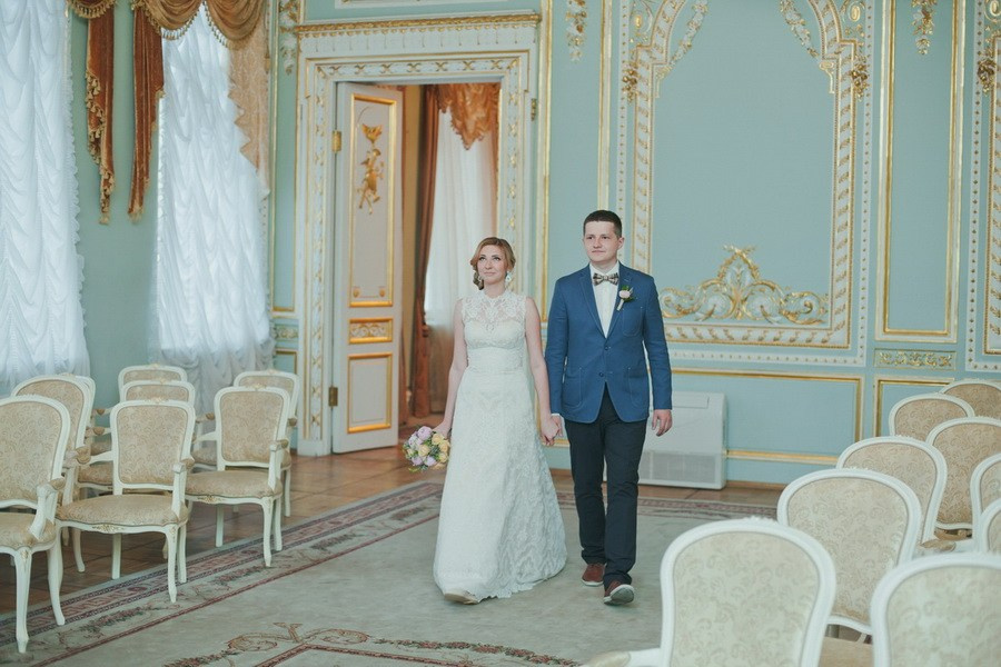 Свадебная прогулка по Санкт-Петербургу. Фотограф крещение венчание в Петербурге! Помогает подобрать храм и посоветовал душевного батюшку в СПб