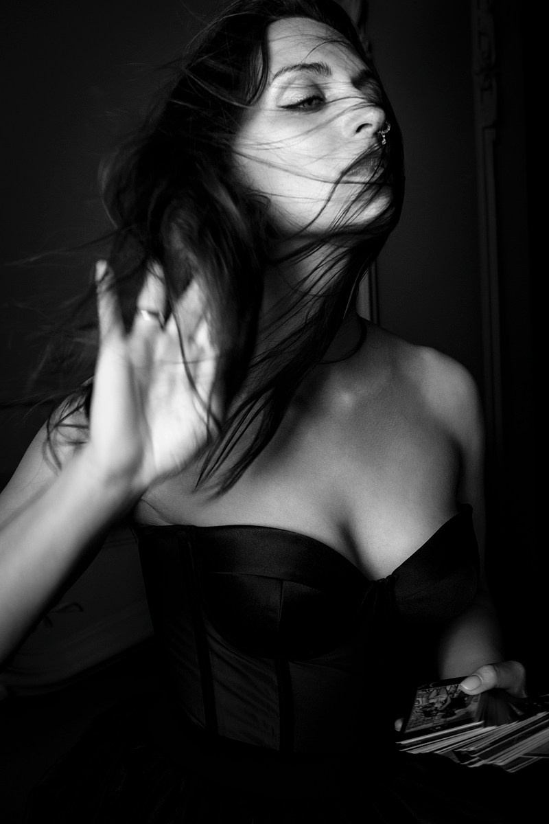 Таролог. Эротико-драматический фотограф Маруся Скоробогатова