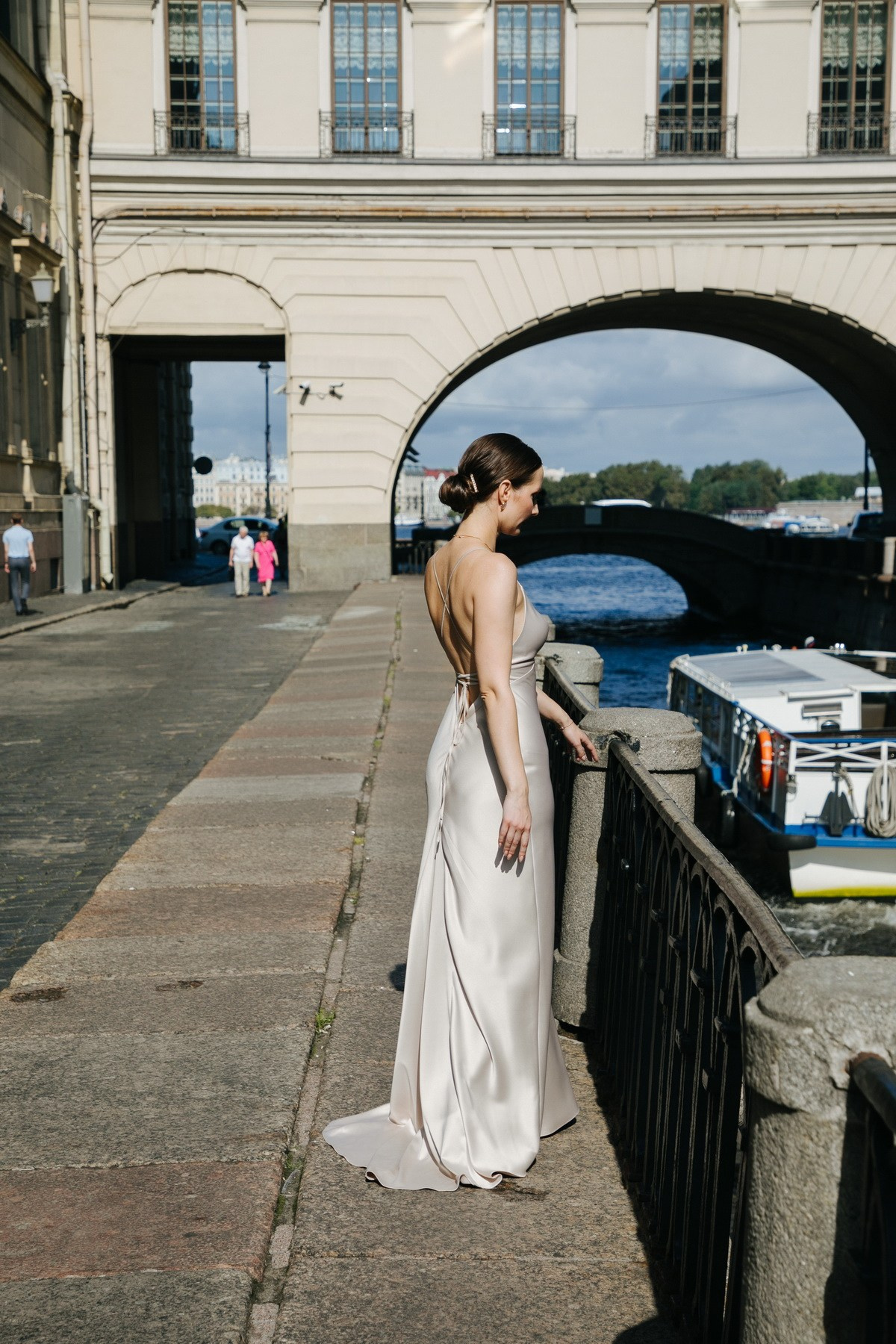 свадебная церемония, свадебный день, свадебное платье, свадебный банкет, свадебный фотограф, свадебная флористика, свадебный торт, свадебные традиции, свадебный декор, свадебная музыка, свадьба в стиле, свадебный салон, свадебные аксессуары, свадебный тост, свадебный ритуал, свадебные украшения, свадебный персонал.