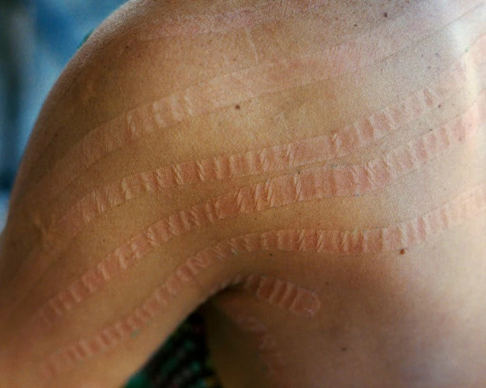 ОБЗОР АКТУАЛЬНЫХ ФОТОКНИГ: Eleonora Agostini «A Study on Waitressing». Самоорганизация Низина