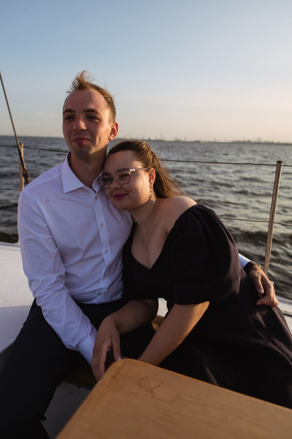 Захар и Татьяна. Прогулочная съемка на яхте. Фотографы в городе Волгограде — Людмила Агеева и Алексей Околелов