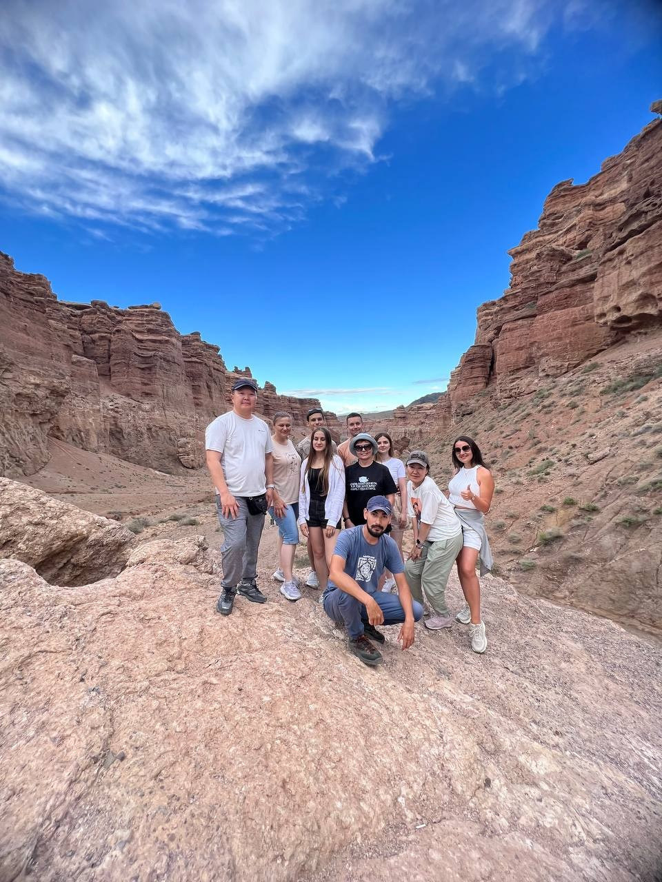 Экскурсия и тур в Долину Замков Чарынского каньона из Алматы. Увидим Долину Замков сверху и снизу