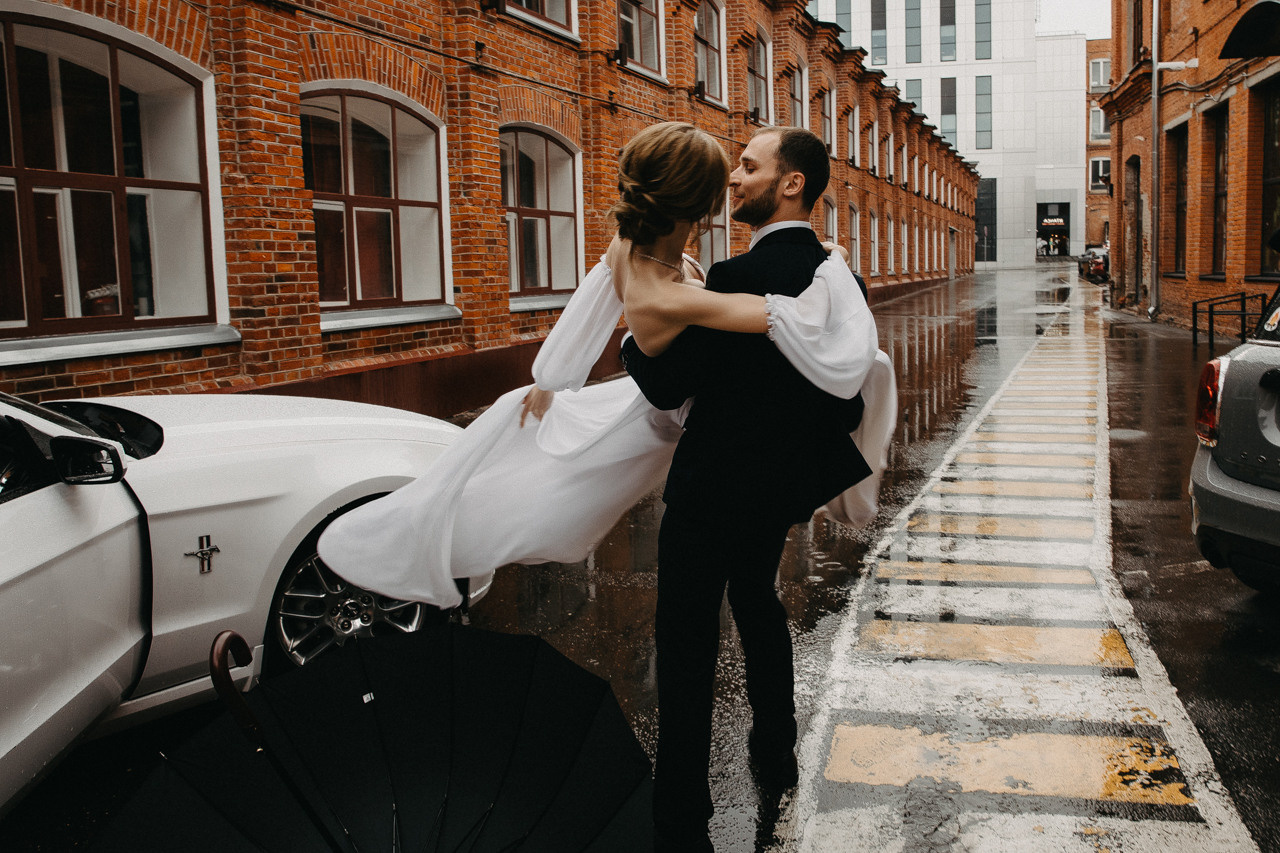 Танцы под дождем. Свадебный фотограф москва