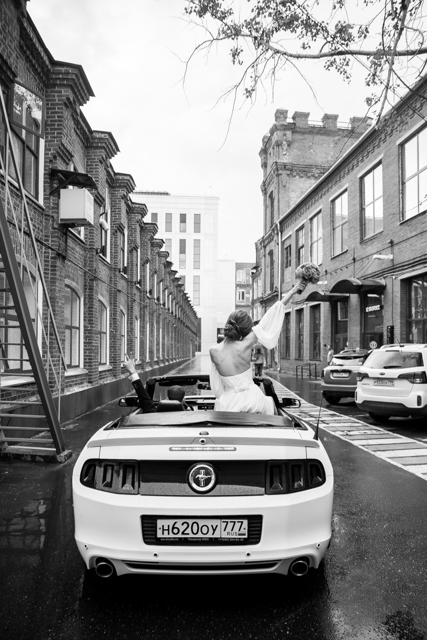 Танцы под дождем. Свадебный фотограф москва