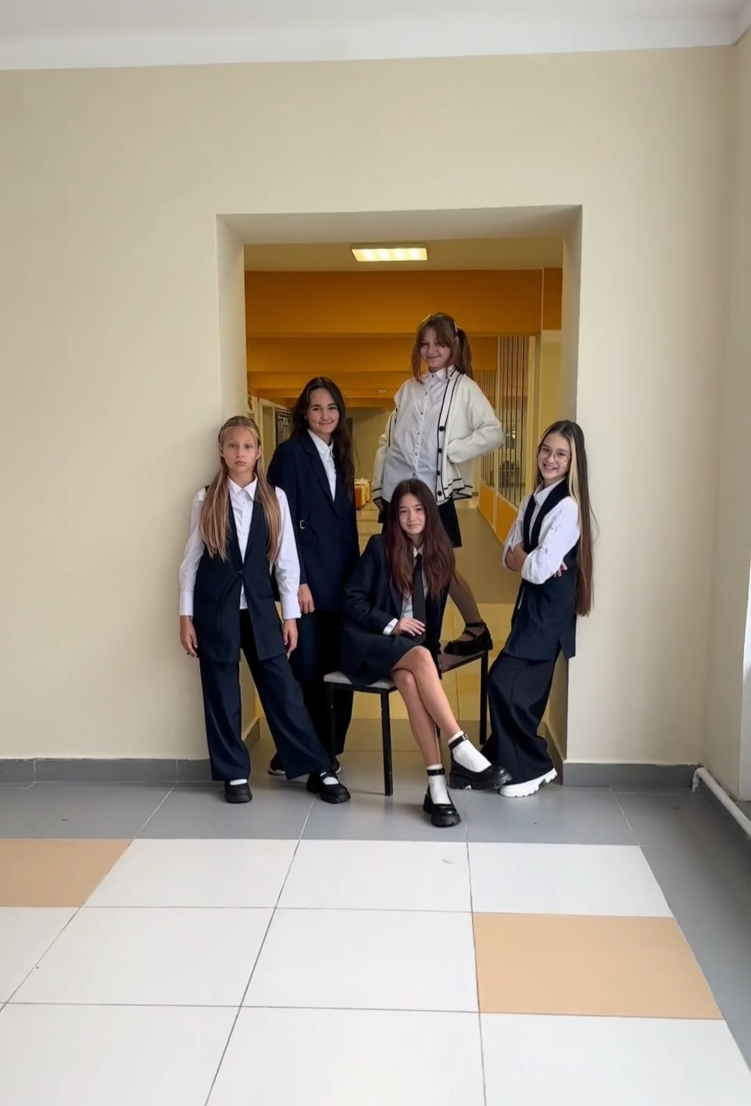 По трое-пятеро