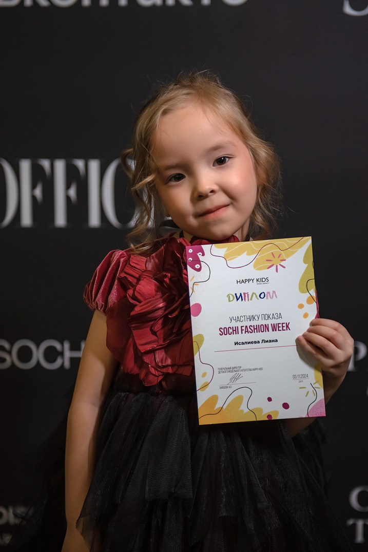 SochiFashionWeek2024 дизайнер Анохина Светлана. Семейный и коммерческий фотограф в Сочи Александр Бодунов