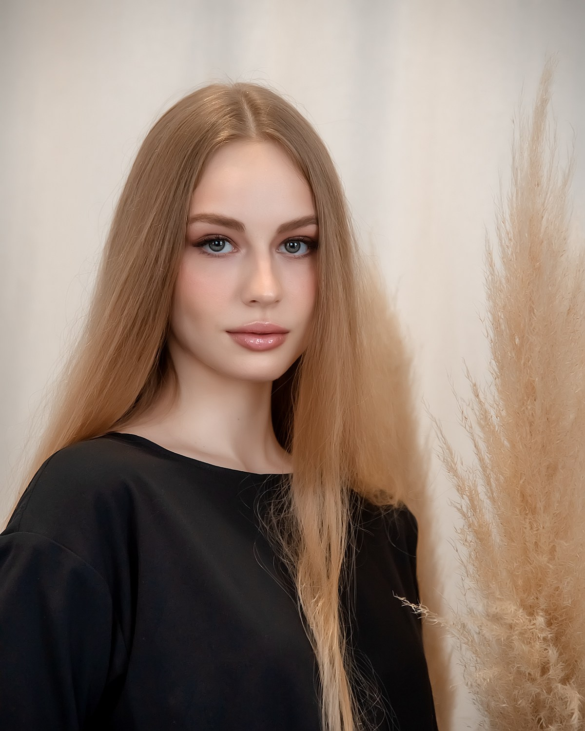 Женская одежда в студии. Семейный и коммерческий фотограф в Сочи Александр Бодунов