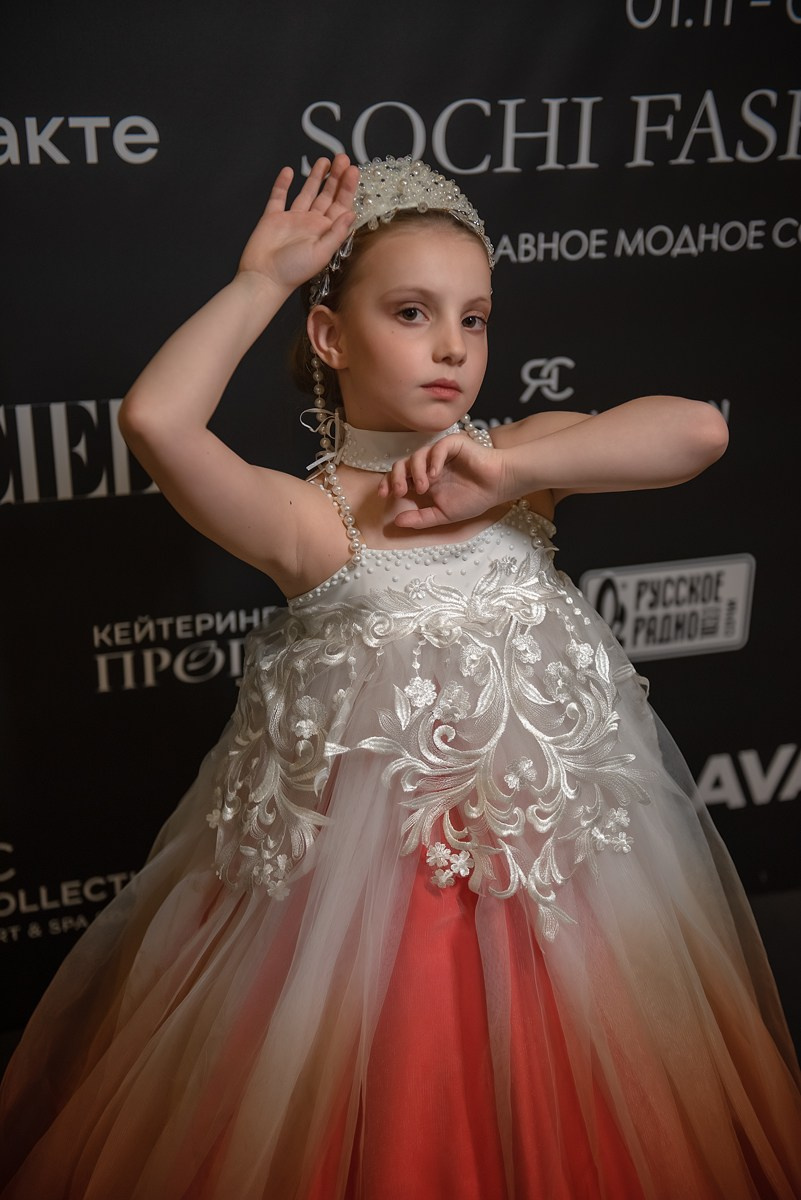 SochiFashionWeek2024 дизайнер Анохина Светлана. Семейный и коммерческий фотограф в Сочи Александр Бодунов