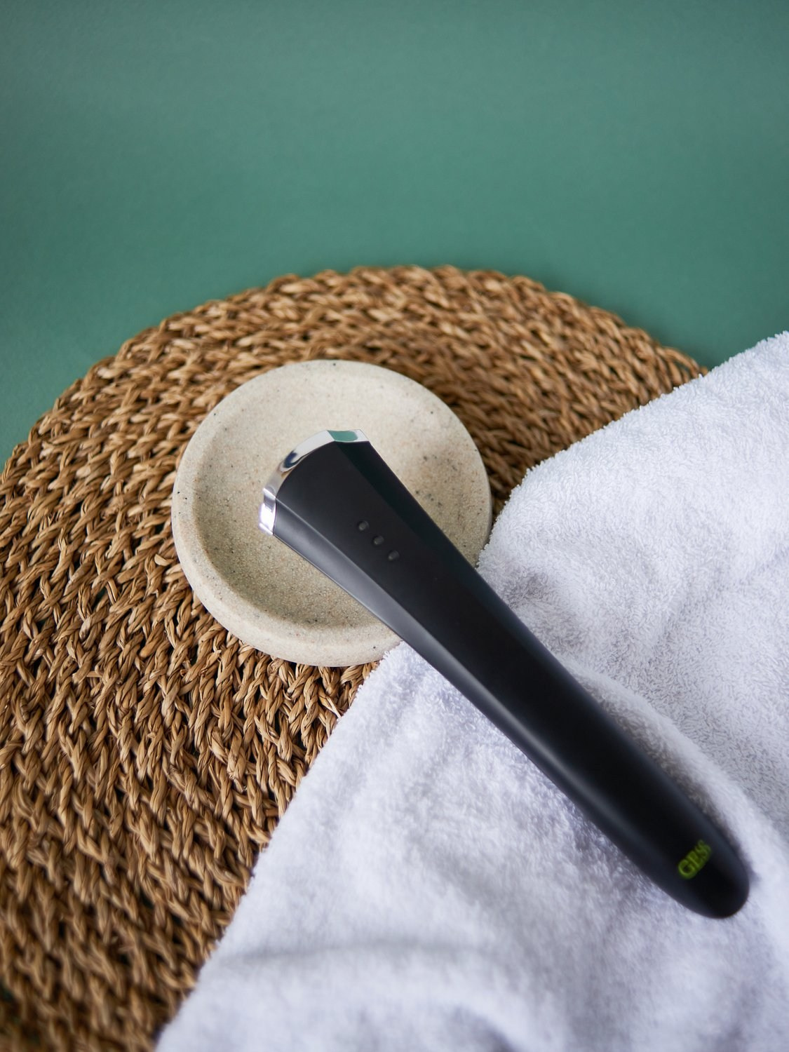 Предметная съемка: массажеры для лица. Портретный фотограф в Санкт-Петербурге