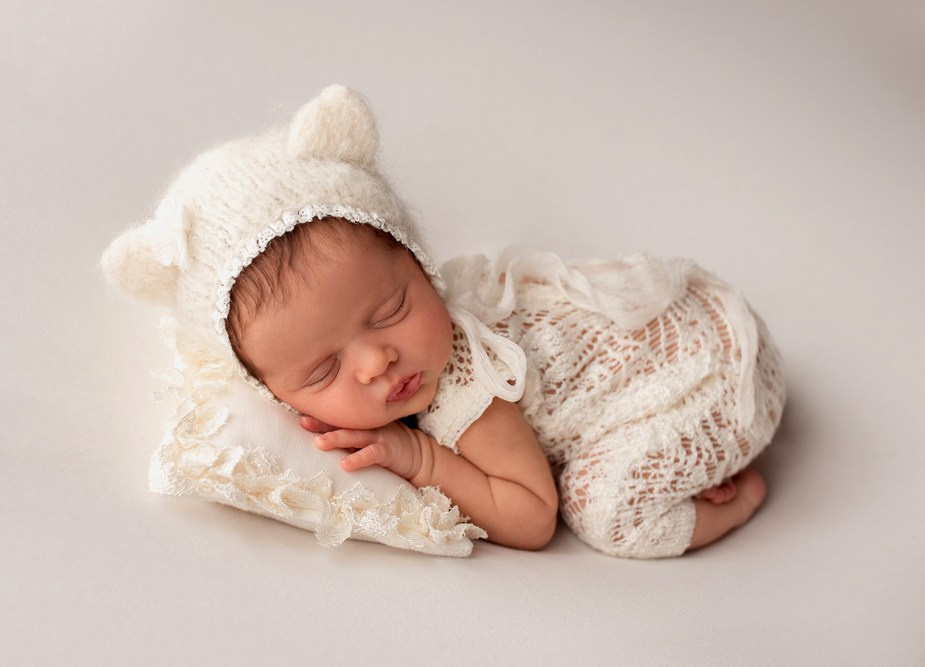 Новорожденные. Фотосессия в студии в Москве от профессионального фотографа услуги по доступным ценам