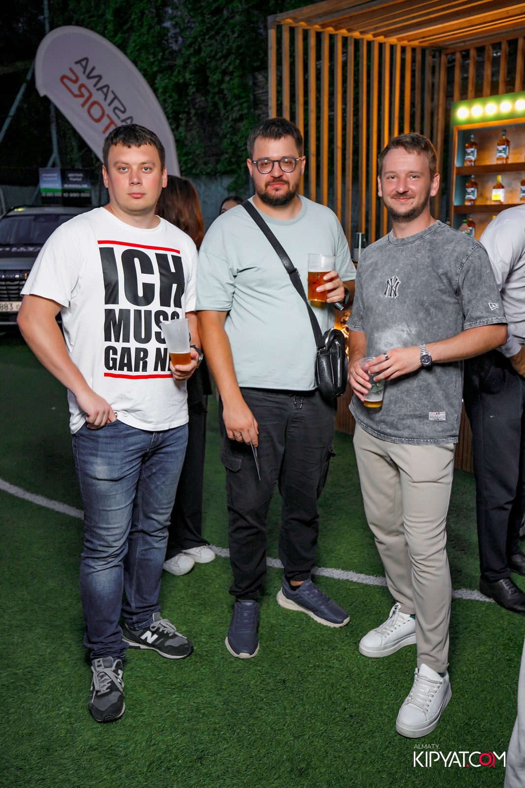ТРАНСЛЯЦИЯ ФИНАЛА ЛИГИ ЧЕМПИОНОВ ПОД ОТКРЫТЫМ НЕБОМ В VELVET SPORT VILLA. КИПЯТКОМ АЛМАТЫ! Фотосъемка мероприятий в Алматы