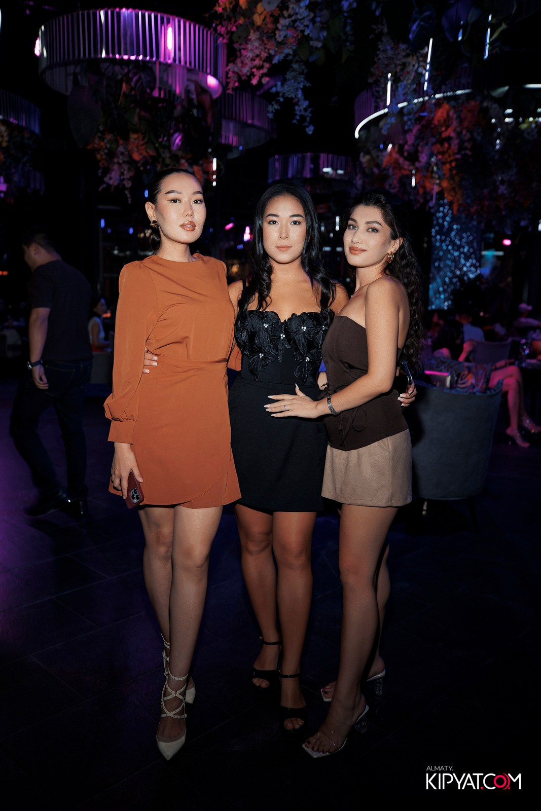 FRIENDS BAR & TERRACE. КИПЯТКОМ АЛМАТЫ!