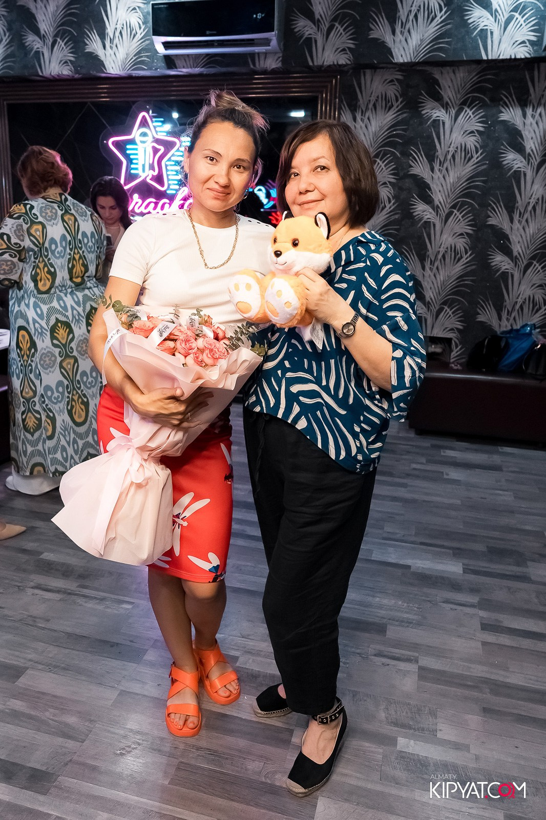 КАРАОКЕ РОЯЛЬ COSMO. КИПЯТКОМ АЛМАТЫ!