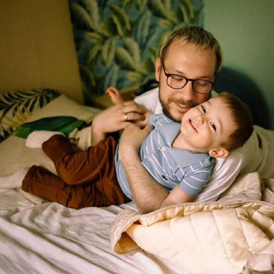 Наш папа не любит фотографироваться