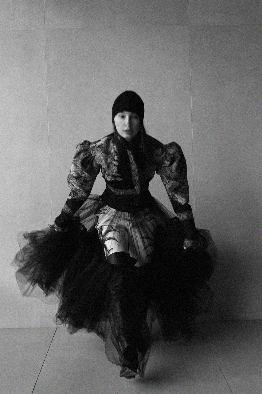 LOOKBOOK. Фешн дизайнер, фотограф, художник Яна Лазарева в Москве