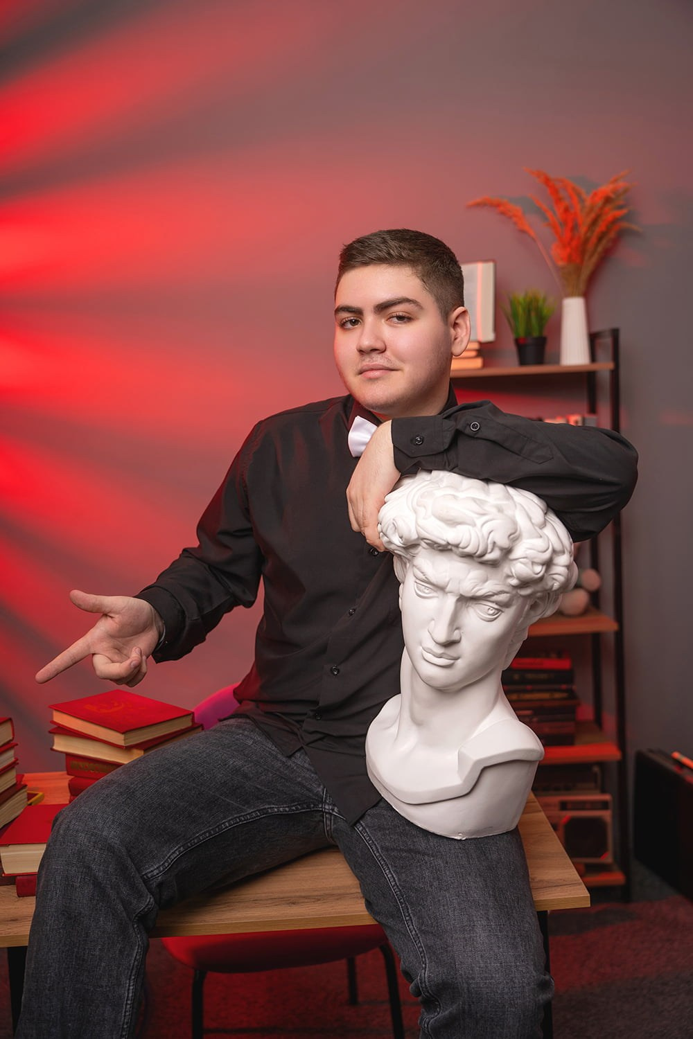 Выпускной альбом 9 класс: Съёмка в атмосферной фотостудии-библиотеке. СИГМА | Студия выпускных альбомов Красноярск