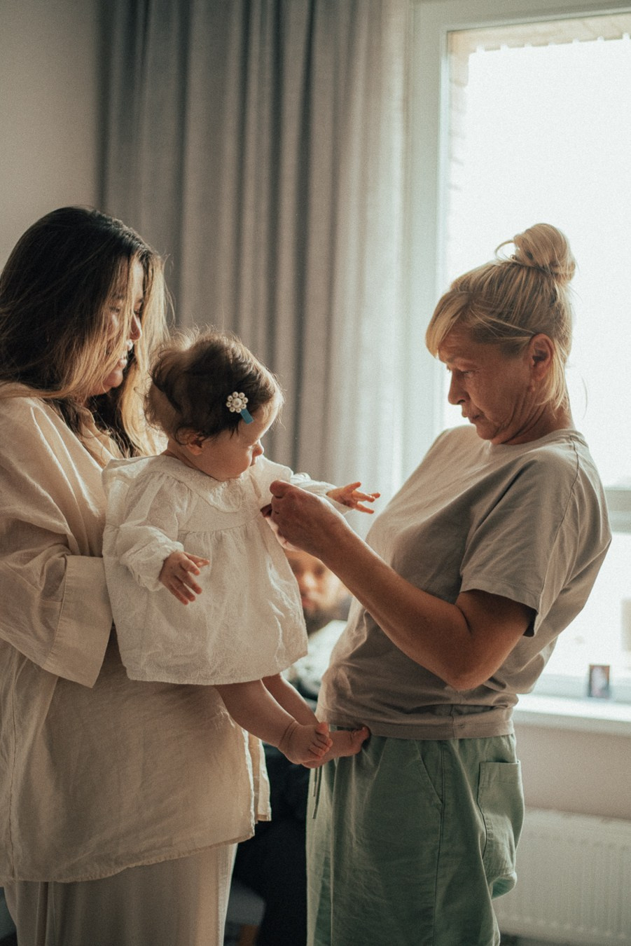 Саша, Катя, Мирослава и бабушка | дома