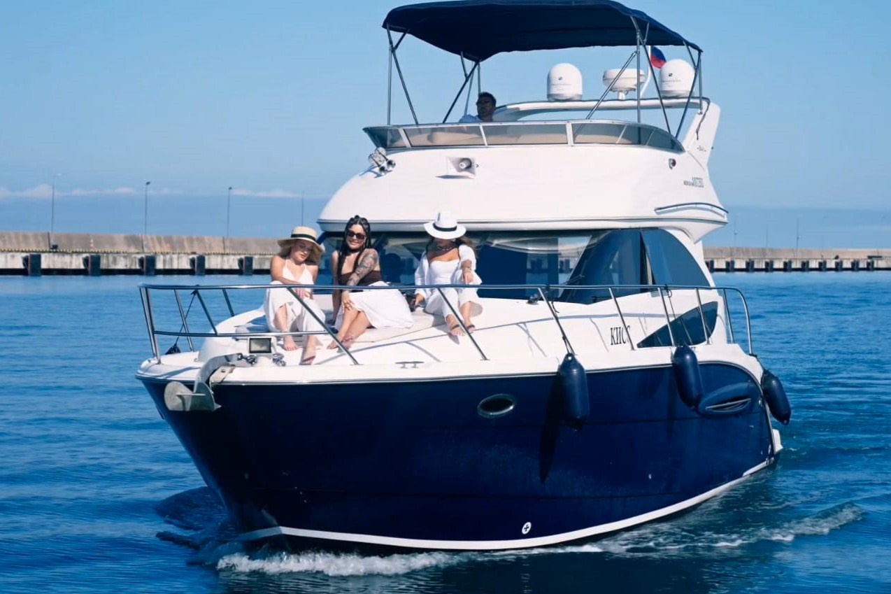 Яхта Кисс Аренда Яхты в Сочи Яхтанаморе YACHTNAMORE YACHTANAMORE