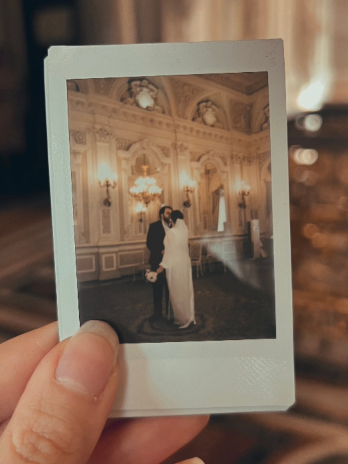 Кадры на инстакс instax моментальная фотография. Фотограф про чувства, моменты, любовь. свадебный и портретный фотограф