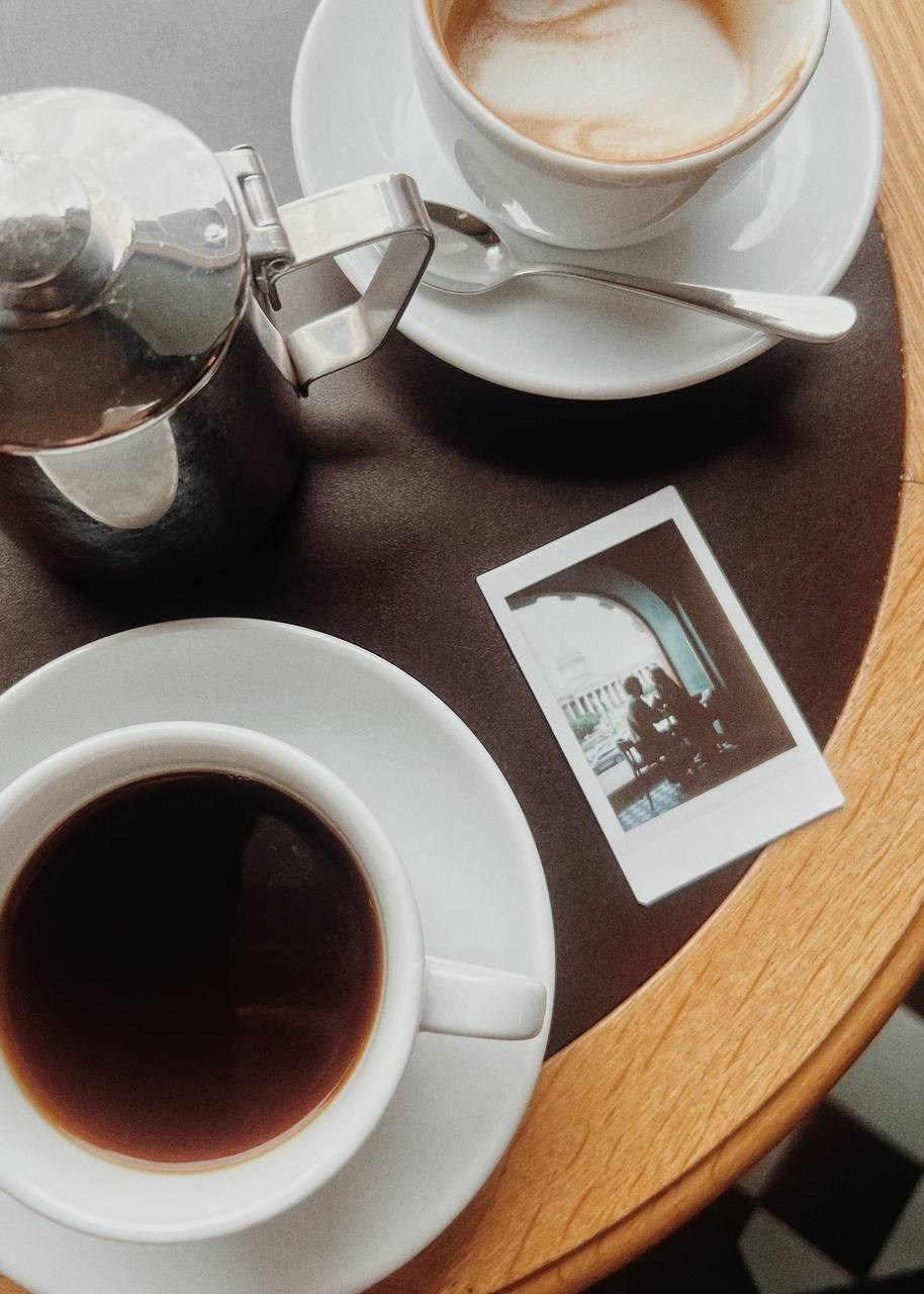 Кадры на инстакс instax моментальная фотография. Фотограф про чувства, моменты, любовь. свадебный и портретный фотограф