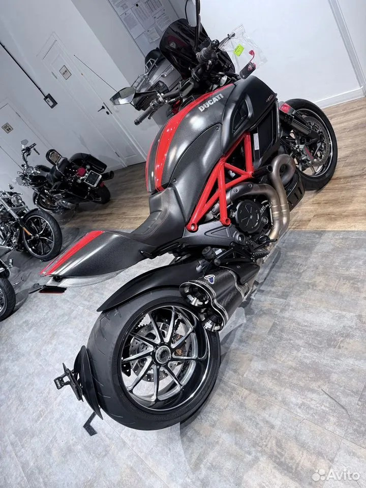 Купить 2016 Ducati Diavel Red Carbon — подробнее на сайте. Hello Davidson, Москва. Только хорошие мотоциклы…