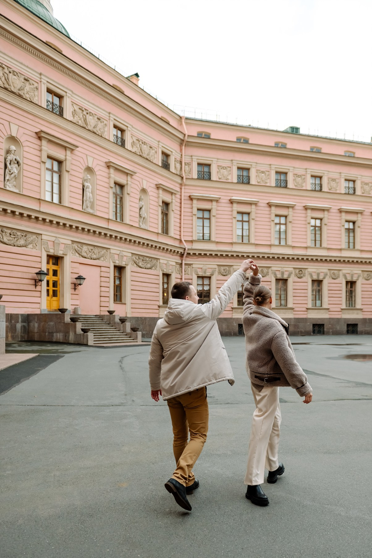 Осенняя фотосессия с парнем в Питере в центре города. Свадебный и сеейный фотограф в Санкт-Петербурге Елена Худякова