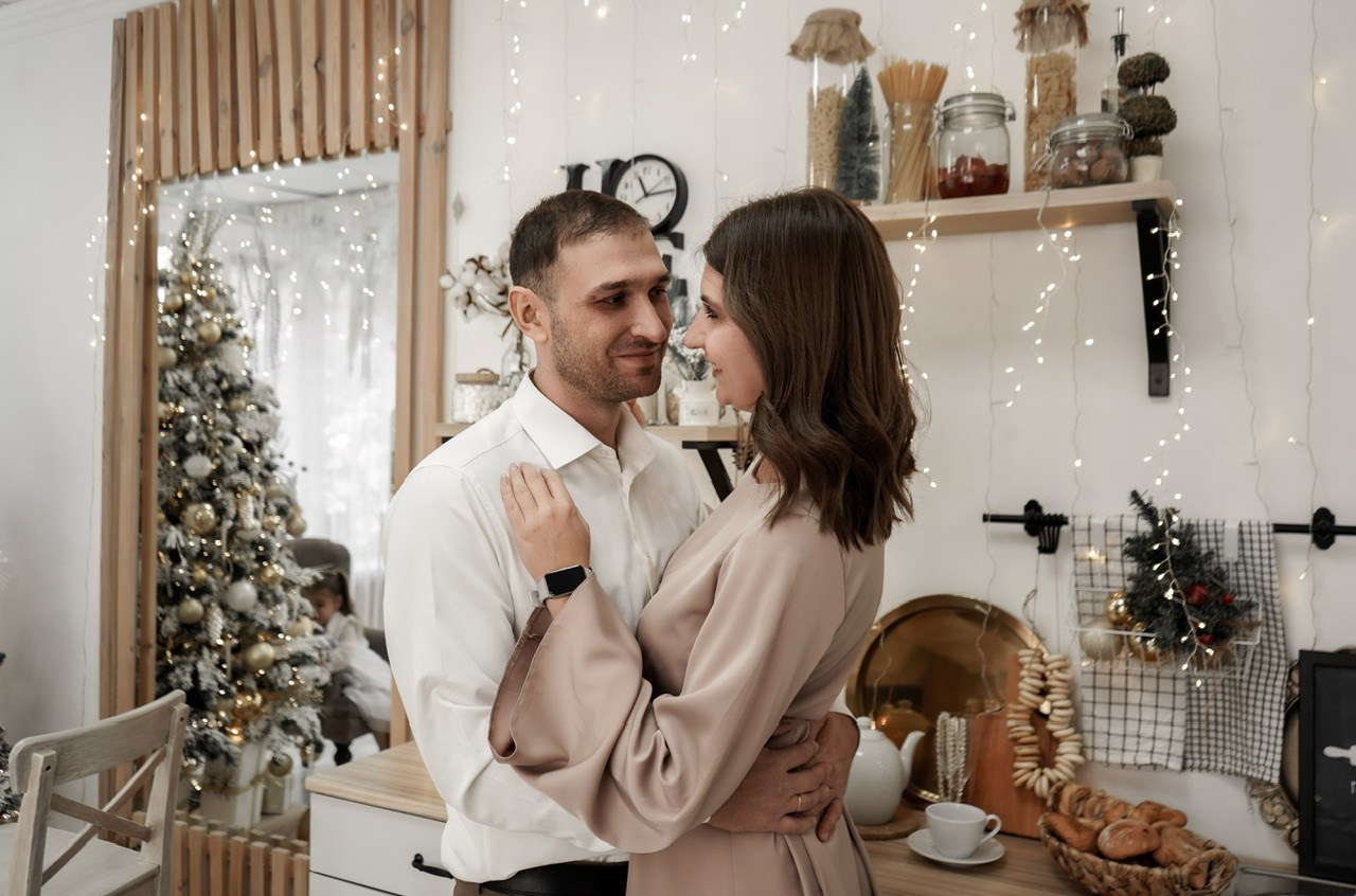 Семейный фотограф в Батайске и Ростове-на-Дону. Новогодняя фотосессия в студии Белый кролик. Свадебный фотограф в Ростове-на-Дону. Таинство Крещения и Венчания, семейные фотосессии. Алёна Чёботова