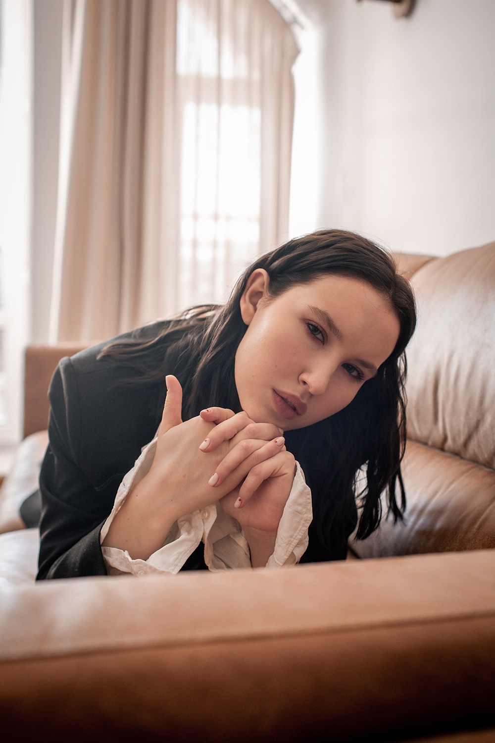 Портрет девушки в пиджаке