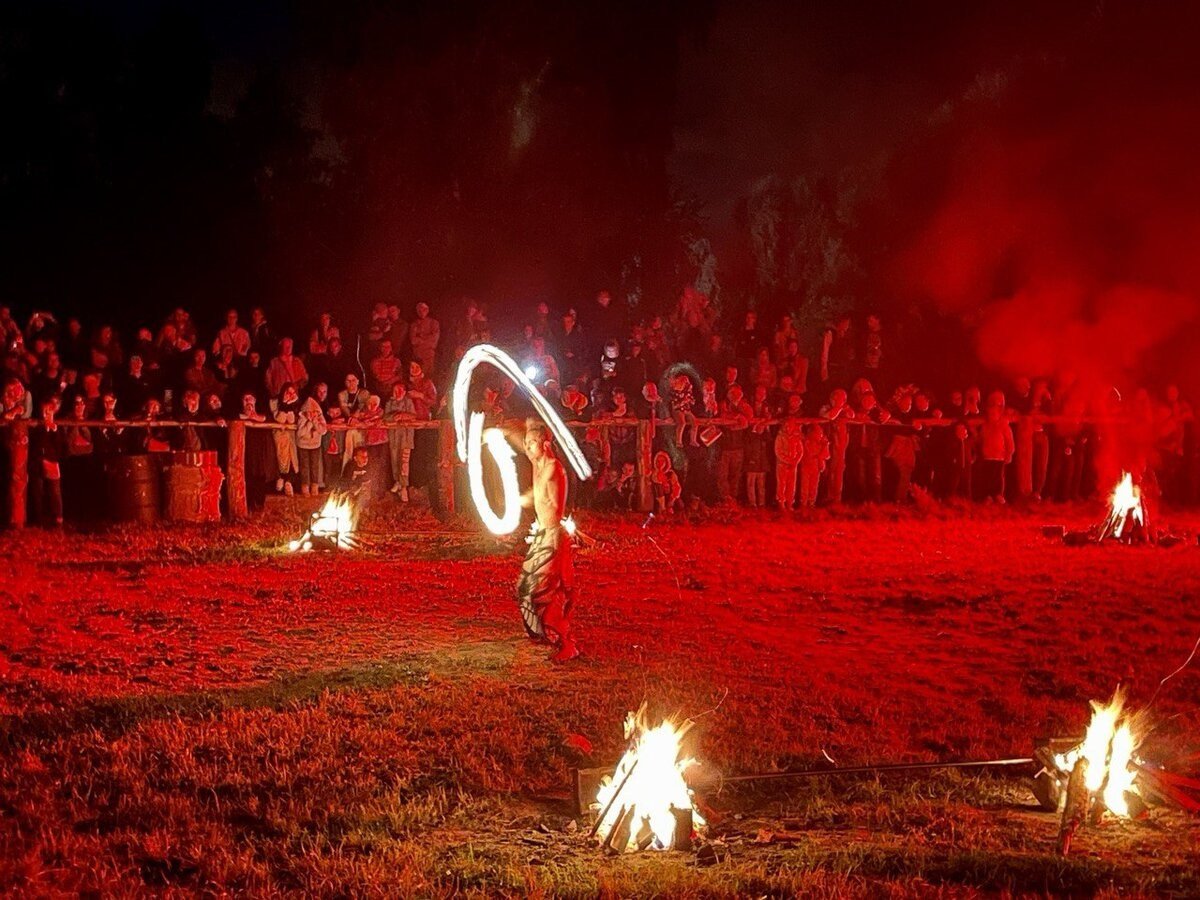 шоу исполнение трюков с огнём
