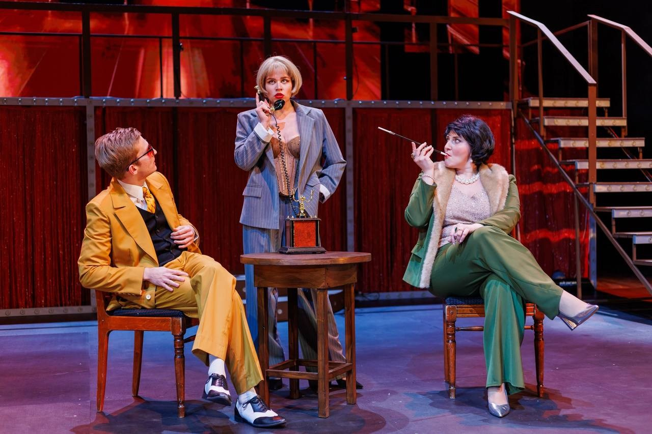 В ДЖАЗЕ ТОЛЬКО ДЕВУШКИ