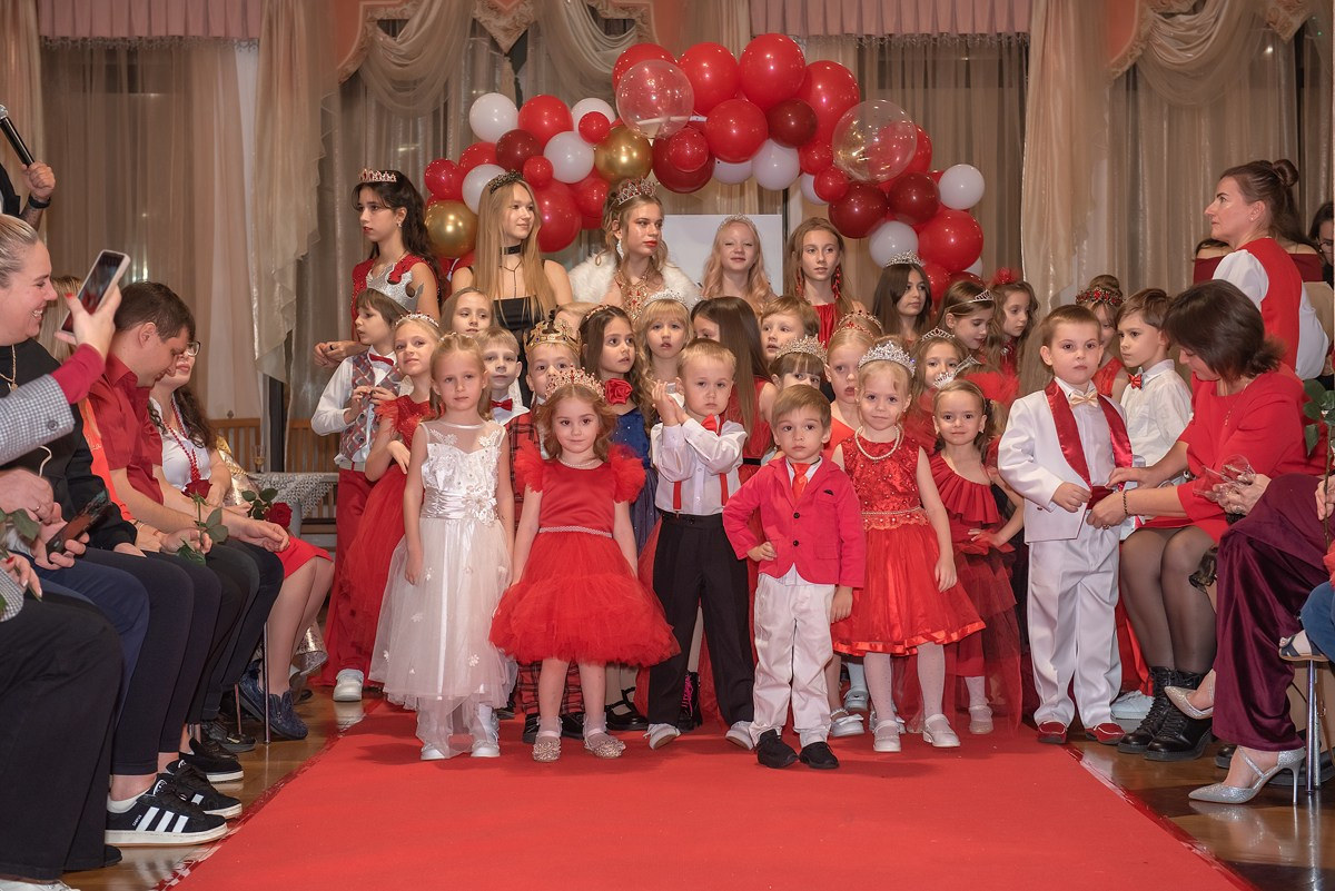 Выпускной в детской школе моделей HAPPYkids 2024. Семейный и коммерческий фотограф в Сочи Александр Бодунов