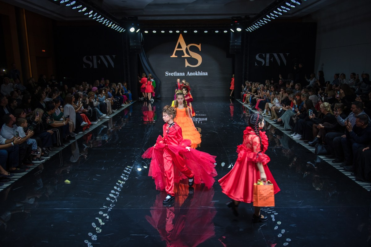 SochiFashionWeek2024 дизайнер Анохина Светлана. Семейный и коммерческий фотограф в Сочи Александр Бодунов