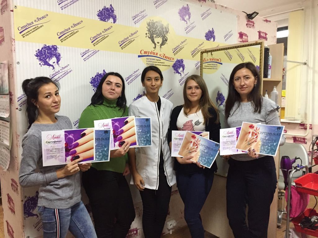 Выпускники студии Люкс. Курсы маникюра и наращивания ресниц в Томске